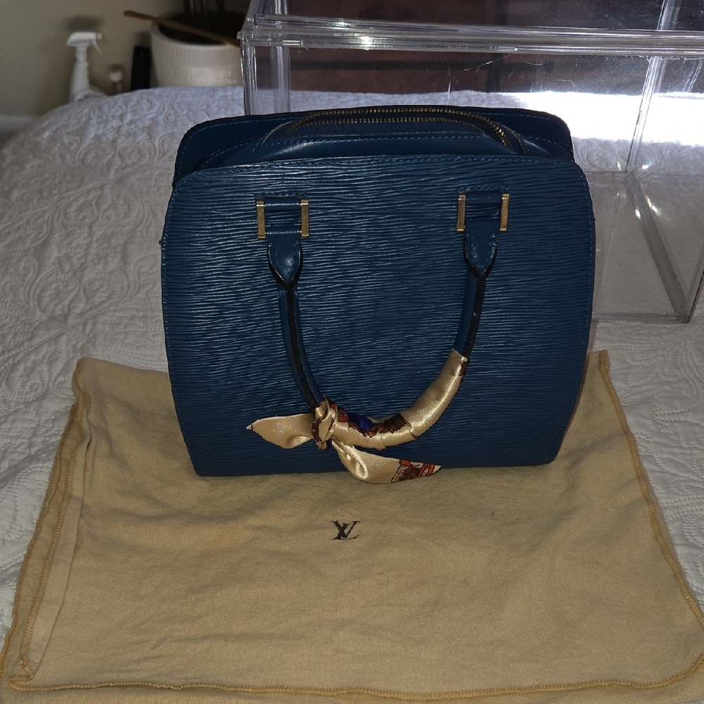 Vintage Louis Vuitton Navy Epi Pont Neuf